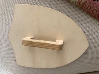 Espadas arco y escudo de madera