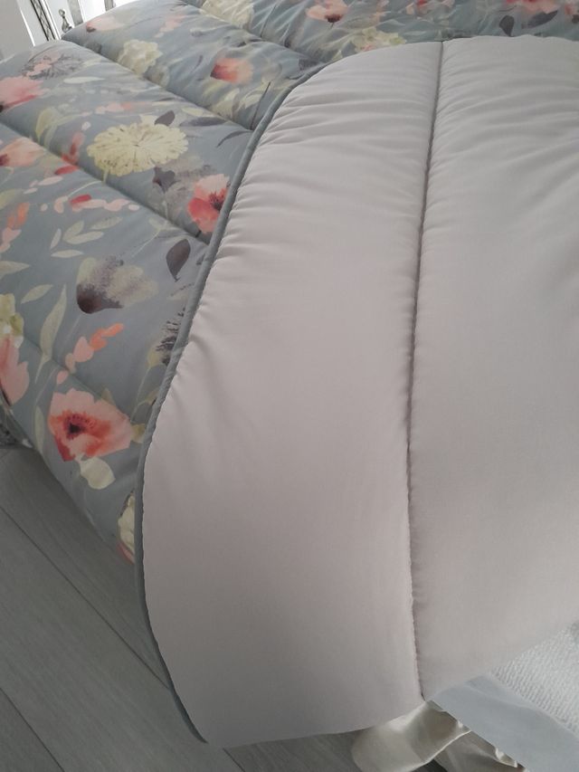 Edredon sin estrenar  cama 150 y 2 fundas de cogin
