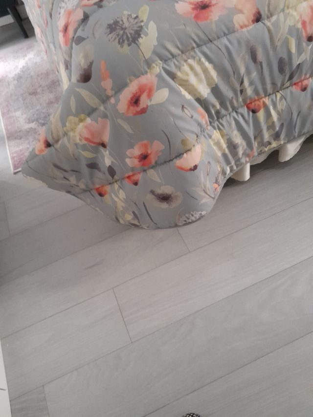 Edredon sin estrenar  cama 150 y 2 fundas de cogin