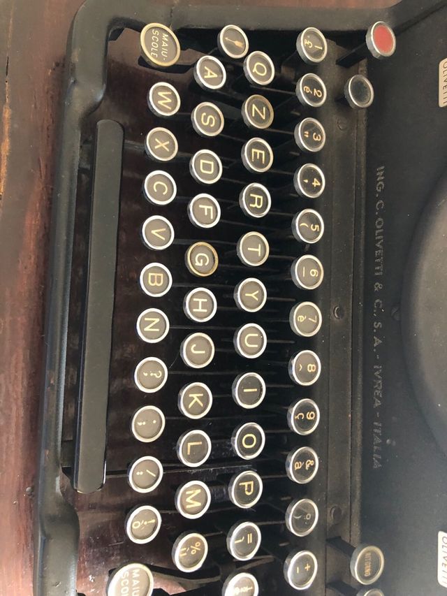 Macchina da scrivere d’epoca Olivetti ICO M40
