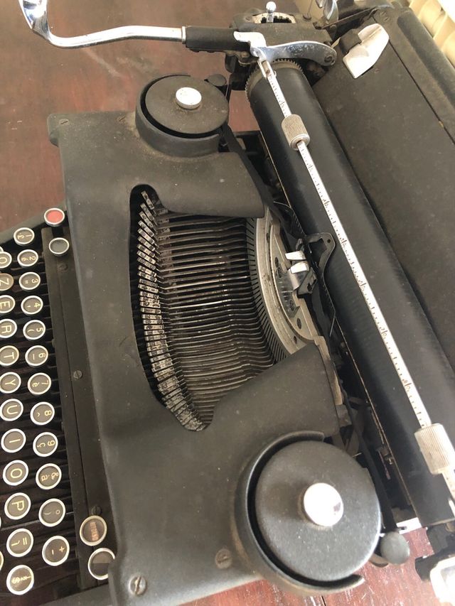 Macchina da scrivere d’epoca Olivetti ICO M40