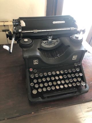 Macchina da scrivere d’epoca Olivetti ICO M40