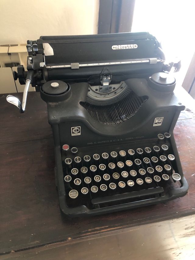 Macchina da scrivere d’epoca Olivetti ICO M40