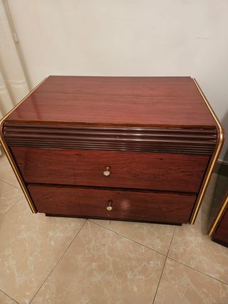 Cómoda y mesillas