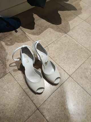 Sandalias con tacón blancas open toe