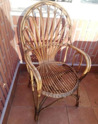 Conjunto Mesa y dos sillones de caña