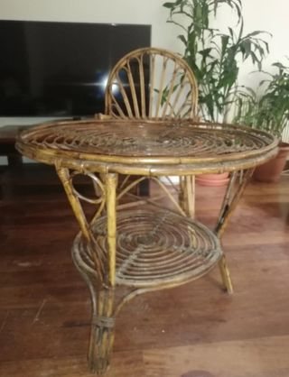 Conjunto Mesa y dos sillones de caña