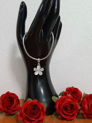 🔴 Charm fiore bianco con brillantini