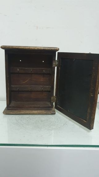 Mueble para guardar llaves.