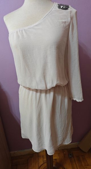 Vestido Stradivarius talla M precio 10 .