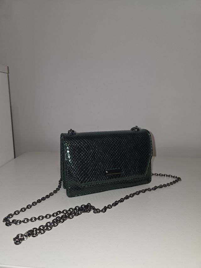 Bolso de hombro en verde. Nuevo