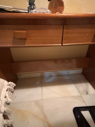 Mesa de escritorio con silla