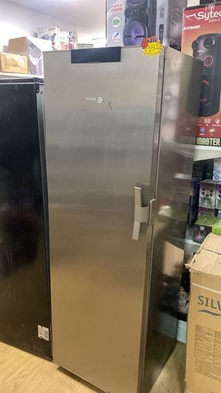 Congelador vertical fagor como nuevo