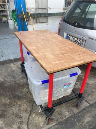 Mesa con ruedas resistente