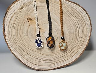 Collar con jaula para minerales