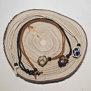 Collar con jaula para minerales