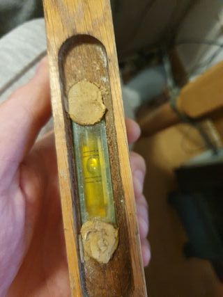 niveles antiguos de madera