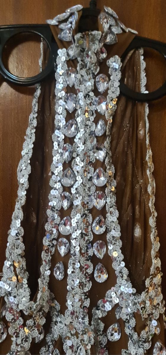 Vestido decorado com cristais