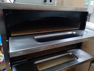 Horno para pizzas dos niveles.