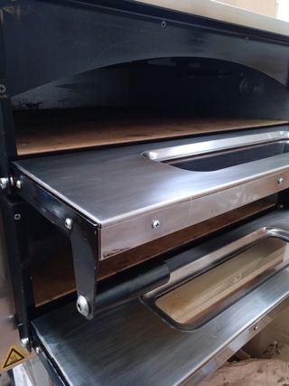 Horno para pizzas dos niveles.