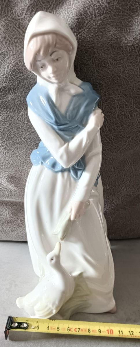 Figura Porcelana MIRMASU, Niña con Gans