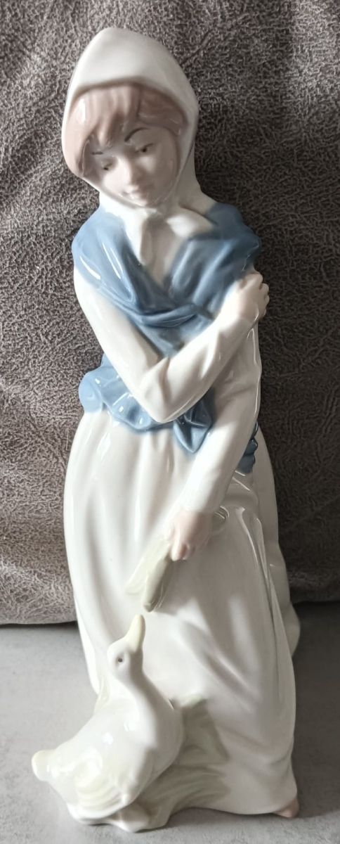 Figura Porcelana MIRMASU, Niña con Gans