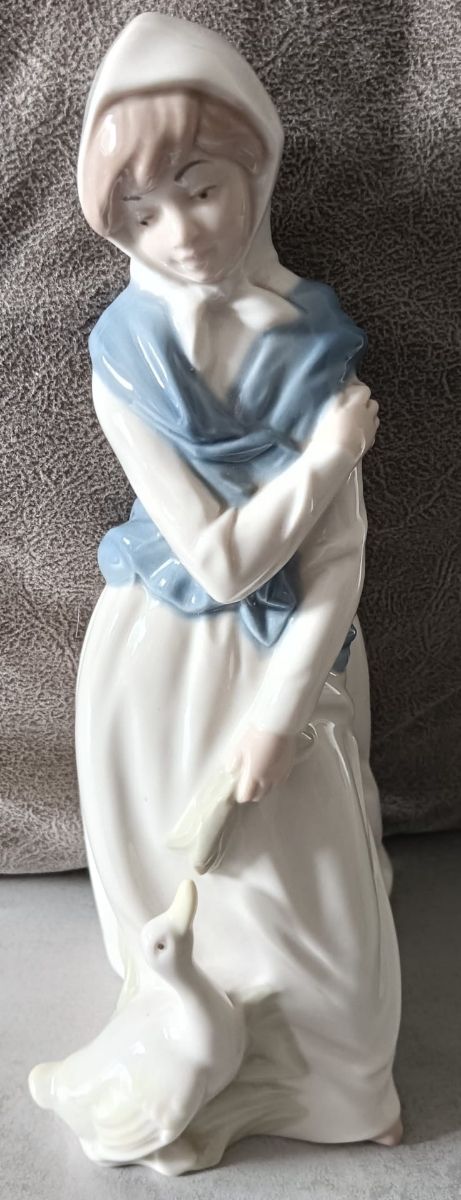 Figura Porcelana MIRMASU, Niña con Gans