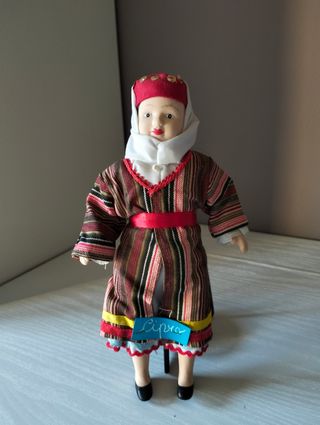 Bambolina in ceramica -  Cipro