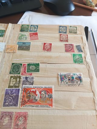 Album francobolli con oltre 300 francobo