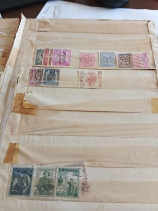 Album francobolli con oltre 300 francobo