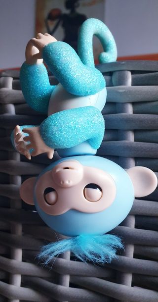 Mono bebé Fingerlings. Interactivo.