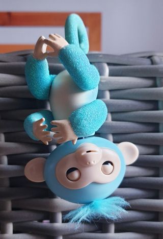 Mono bebé Fingerlings. Interactivo.