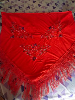 Mantón  rojo.