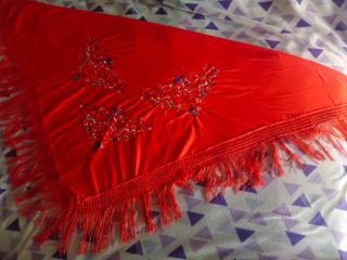 Mantón  rojo.