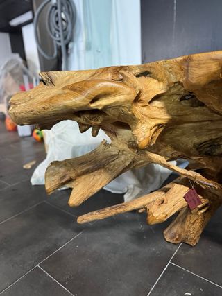 Mesa rústica de madera de olivo artesanal