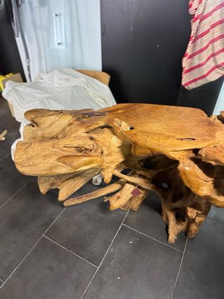Mesa rústica de madera de olivo artesanal