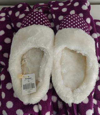 Conjunto bata y zapatillas de casa