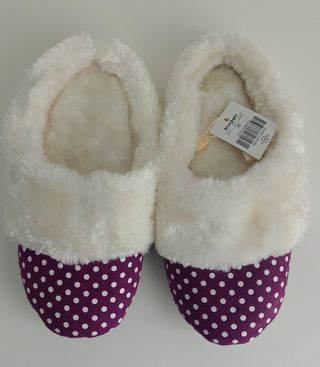Conjunto bata y zapatillas de casa