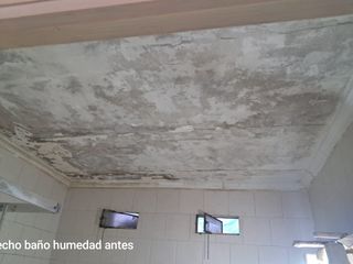 Se alisa su piso de pinta y se remodela