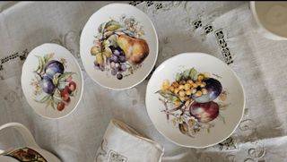 Tea set in bone china