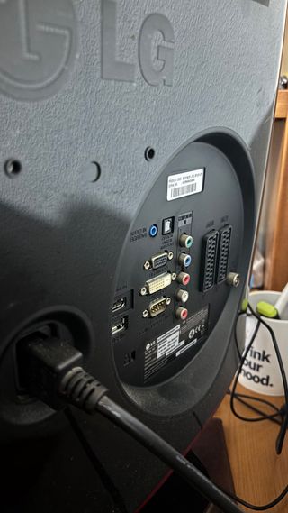 Monitor LCD con Sintonizador de TV 23”