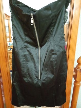 LOTE 12 PRENDAS,4 DE ELLAS SON VESTIDOS