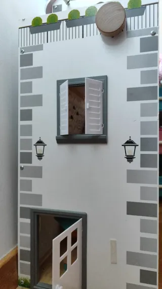 Casa de muñecas de madera