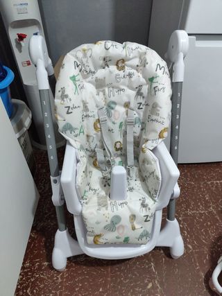 Trona Snax Alphabet y REGALO baberos y biberones