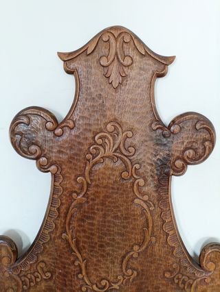 Dos cabeceros de cama de nogal. Medidas indicadas.