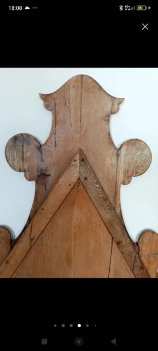 Dos cabeceros de cama de nogal. Medidas indicadas.