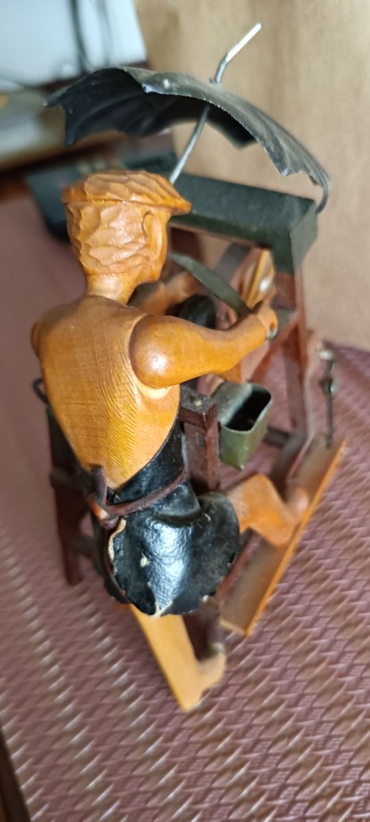 ANTIGUA TALLA EN MADERA DE AFILADOR