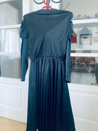 Vestido negro neorromantico