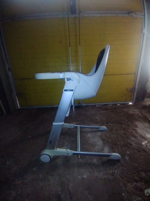 Trona Inglesina blanca y negra