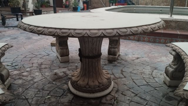 Conjunto mesa y bancos piedra y hormigón